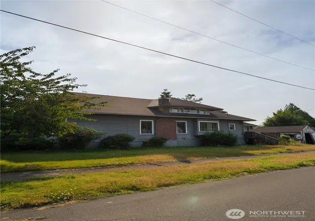 Photo 2 of Sale Pending at 906 Maple St, Hoquiam, WA 98550 | MLS# NWM2561128 | Listing updated on 2026-09-30