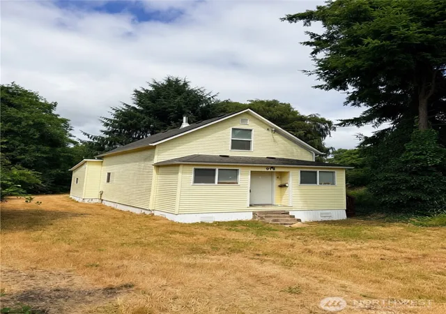 Photo 3 of Single family home for sale at 918 W Marion St, Aberdeen, WA 98520 | MLS# NWM2561130 | Listing updated on 2026-09-25