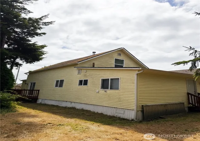 Photo 3 of Single family home for sale at 918 W Marion St, Aberdeen, WA 98520 | MLS# NWM2561130 | Listing updated on 2026-09-25