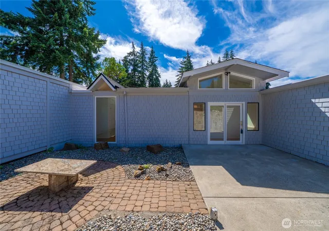 Photo 3 of Single family home for sale at 803 South 301st Pl, Federal Way, WA 98003 | MLS# NWM2561157 | Listing updated on 2026-09-23