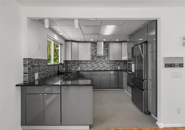Photo 4 of Single family home for sale at 803 South 301st Pl, Federal Way, WA 98003 | MLS# NWM2561157 | Listing updated on 2026-09-23