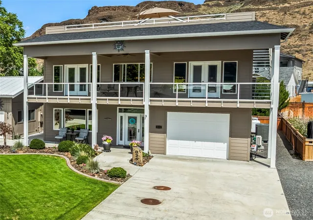 Photo 2 of Single family home for sale at 825 Hunter Ave Sw, Quincy, WA 98848 | MLS# NWM2561167 | Listing updated on 2026-09-24