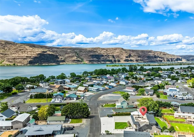 Photo 4 of Single family home for sale at 825 Hunter Ave SW, Quincy, WA 98848 | MLS# NWM2561167 | Listing updated on 2026-09-24