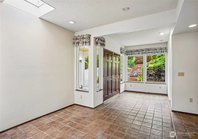 Photo 3 of Single family home for sale at 1027 Crestwood Ln, Fircrest, WA 98466 | MLS# NWM2561180 | Listing updated on 2026-09-23