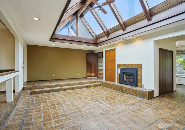 Photo 4 of Single family home for sale at 1027 Crestwood Ln, Fircrest, WA 98466 | MLS# NWM2561180 | Listing updated on 2026-09-23