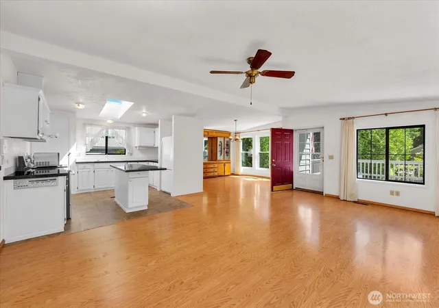 Photo 4 of Manufactured home for sale at 17235 119th Avenue NE, Bothell, WA 98011 | MLS# NWM2561190 | Listing updated on 2026-09-23