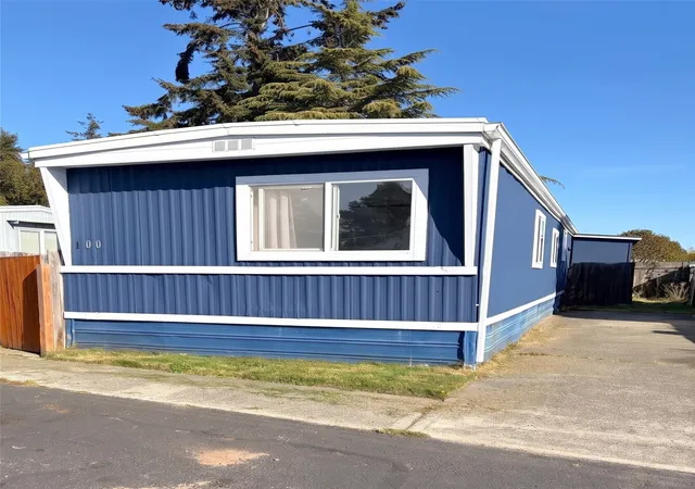 Manufactured home for sale at 700 NW Crosby Ave #100, Oak Harbor, WA 98277 | MLS# NWM2561194