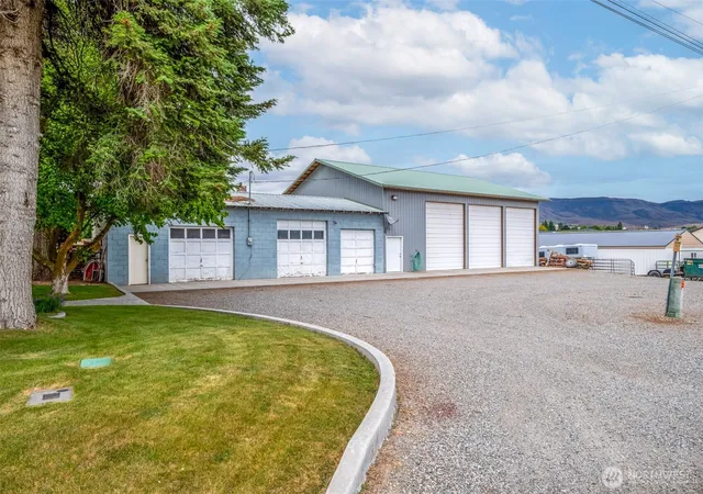 Photo 3 of Single family home for sale at 2775 4th Street SE, East Wenatchee, WA 98802 | MLS# NWM2561204 | Listing updated on 2026-09-23