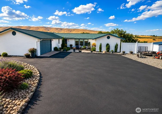 Photo 1 of Single family home for sale at 14511 Mcauley Rd, Yakima, WA 98908 | MLS# NWM2561215 | Listing updated on 2026-09-23