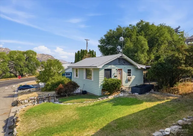 Photo 3 of Single family home for sale at 807 Birch St, Coulee Dam, WA 99116 | MLS# NWM2561238 | Listing updated on 2026-09-21