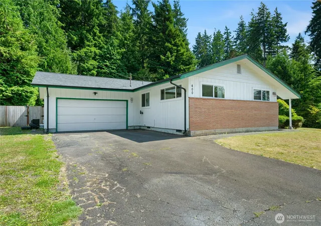 Photo 2 of Sale Pending at 400 Fairway Dr, Aberdeen, WA 98520 | MLS# NWM2561250 | Listing updated on 2026-09-29