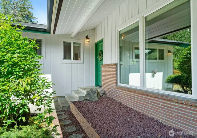 Photo 3 of Sale Pending at 400 Fairway Dr, Aberdeen, WA 98520 | MLS# NWM2561250 | Listing updated on 2026-09-29