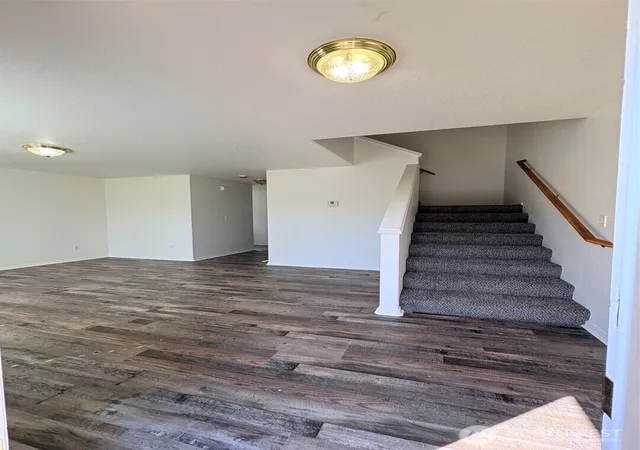 Photo 2 of Single family home for sale at 1005 Pacific Ave N, Kelso, WA 98626 | MLS# NWM2561289 | Listing updated on 2026-09-26