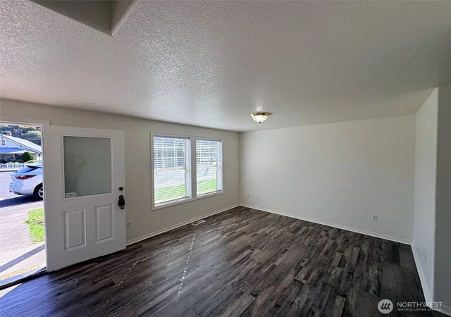 Photo 3 of Single family home for sale at 1005 Pacific Ave N, Kelso, WA 98626 | MLS# NWM2561289 | Listing updated on 2026-09-26