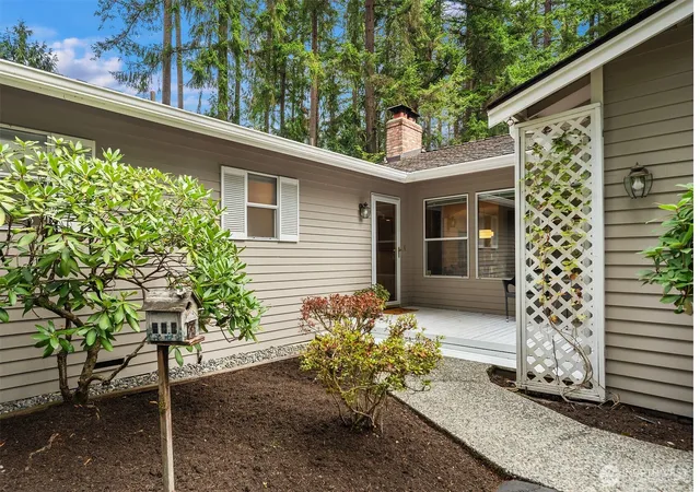 Photo 3 of Sale Pending at 15955 Avondale Rd Ne, Woodinville, WA 98072 | MLS# NWM2561293 | Listing updated on 2026-10-02