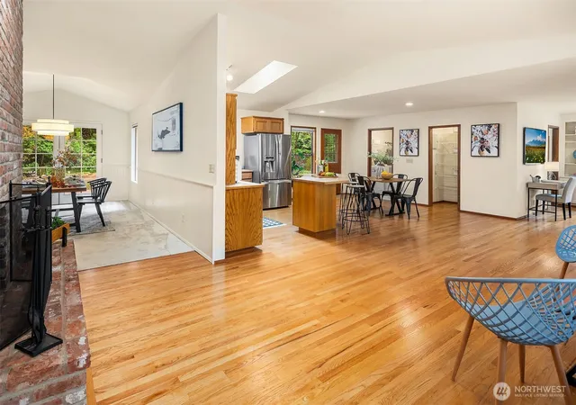 Photo 3 of Sale Pending at 15955 Avondale Rd NE, Woodinville, WA 98072 | MLS# NWM2561293 | Listing updated on 2026-10-02