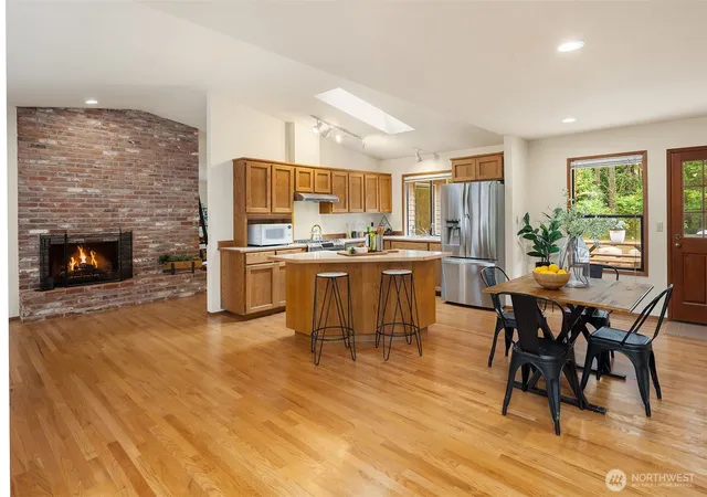Photo 4 of Sale Pending at 15955 Avondale Rd NE, Woodinville, WA 98072 | MLS# NWM2561293 | Listing updated on 2026-10-02