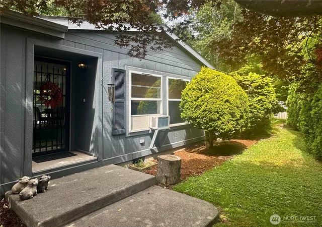Photo 3 of Manufactured home for sale at 1093 Todd Pl #23, Burlington, WA 98233 | MLS# NWM2561333 | Listing updated on 2026-09-23