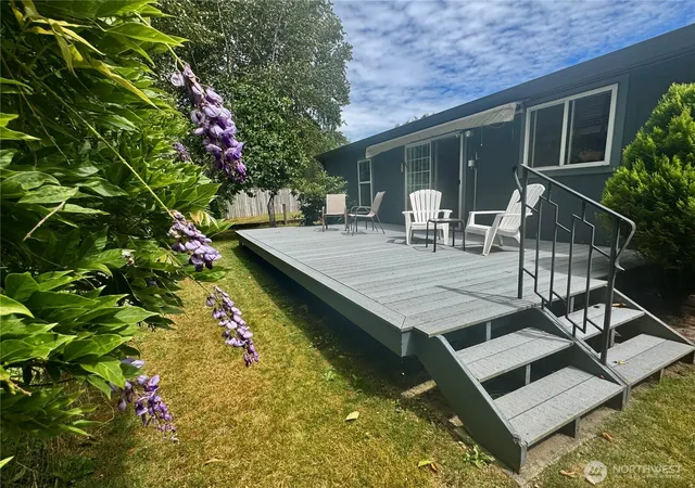 Photo 4 of Manufactured home for sale at 1093 Todd Pl #23, Burlington, WA 98233 | MLS# NWM2561333 | Listing updated on 2026-09-23
