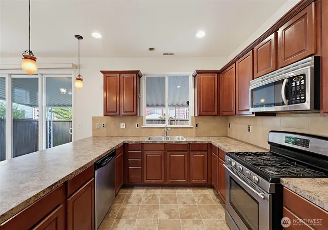 Photo 3 of Sale Pending at 6072 Park St E, Fife, WA 98424 | MLS# NWM2561336 | Listing updated on 2026-09-29