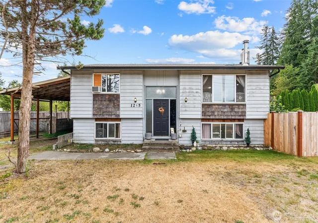 Photo 3 of Single family home for sale at 1265 Cascade St, Darrington, WA 98241 | MLS# NWM2561346 | Listing updated on 2026-09-29