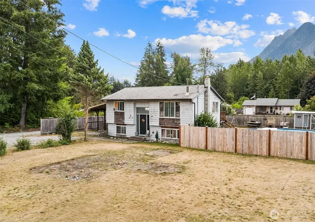 Photo 1 of Single family home for sale at 1265 Cascade St, Darrington, WA 98241 | MLS# NWM2561346 | Listing updated on 2026-09-29