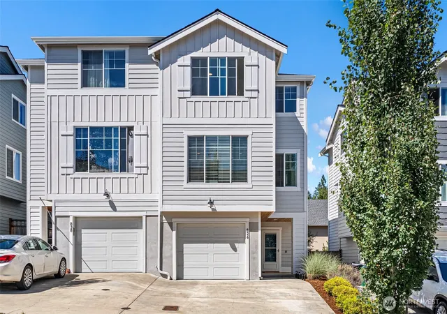 Photo 1 of Townhouse for sale at 826 Nw Highgarden Dr, Bremerton, WA 98311 | MLS# NWM2561357 | Listing updated on 2026-09-23