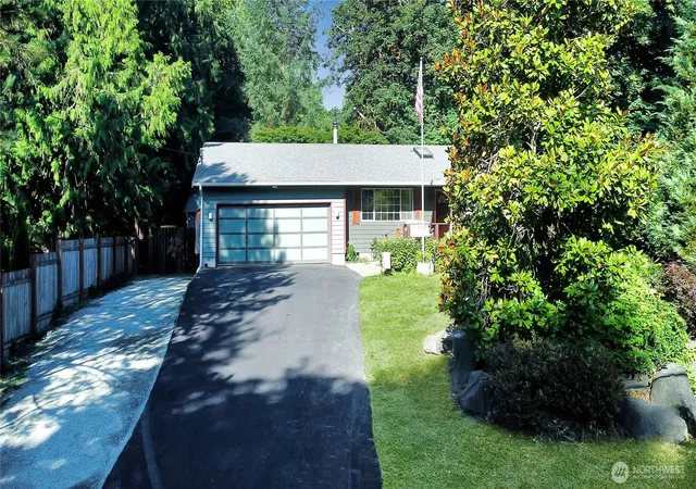 Photo 2 of Sale Pending at 2109 Mark St Ne, Olympia, WA 98516 | MLS# NWM2561383 | Listing updated on 2026-09-16