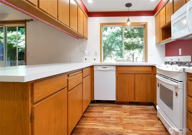 Photo 4 of Sale Pending at 2109 Mark St NE, Olympia, WA 98516 | MLS# NWM2561383 | Listing updated on 2026-09-16