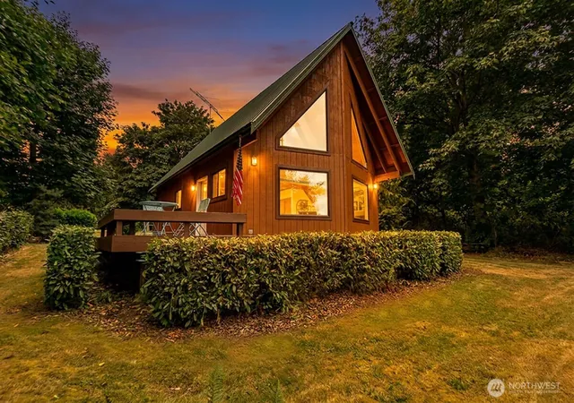 Photo 2 of Single family home for sale at 55 A Snohomish Way, Everett, WA 98201 | MLS# NWM2561396 | Listing updated on 2026-09-23