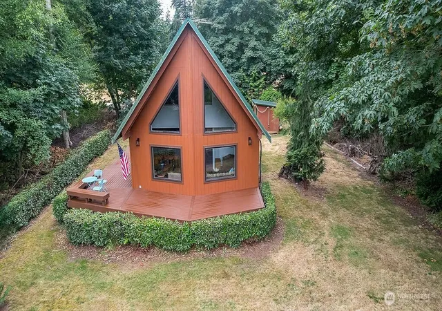 Photo 3 of Single family home for sale at 55 A Snohomish Way, Everett, WA 98201 | MLS# NWM2561396 | Listing updated on 2026-09-23