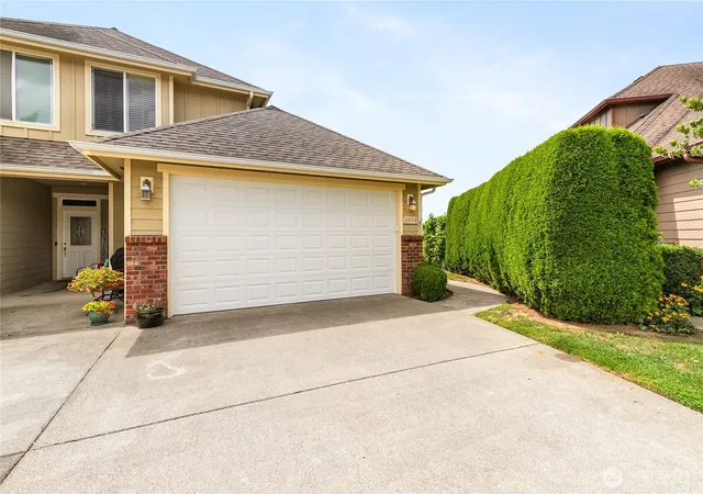 Photo 2 of Sale Pending at 2019 Bender Park Blvd #2, Lynden, WA 98264 | MLS# NWM2561409 | Listing updated on 2026-09-25