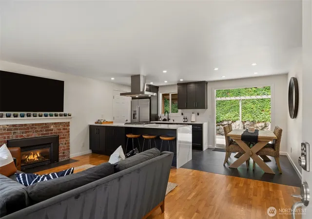 Photo 3 of Single family home for sale at 450 Mount Defiance Cir Sw, Issaquah, WA 98027 | MLS# NWM2561411 | Listing updated on 2026-09-25