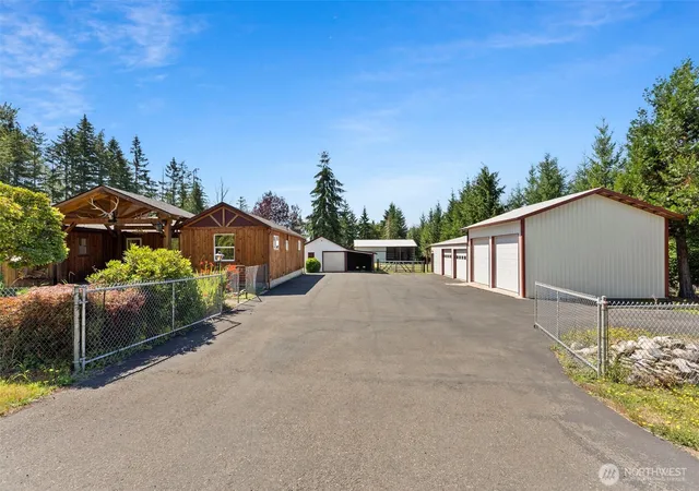 Photo 3 of Sale Pending at 1296 Centralia Alpha Rd, Chehalis, WA 98532 | MLS# NWM2561421 | Listing updated on 2026-09-25
