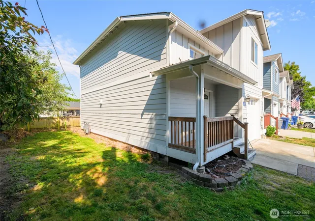 Photo 3 of Townhouse for sale at 497 Harvest Edge Pl, Burlington, WA 98233 | MLS# NWM2561428 | Listing updated on 2026-09-30