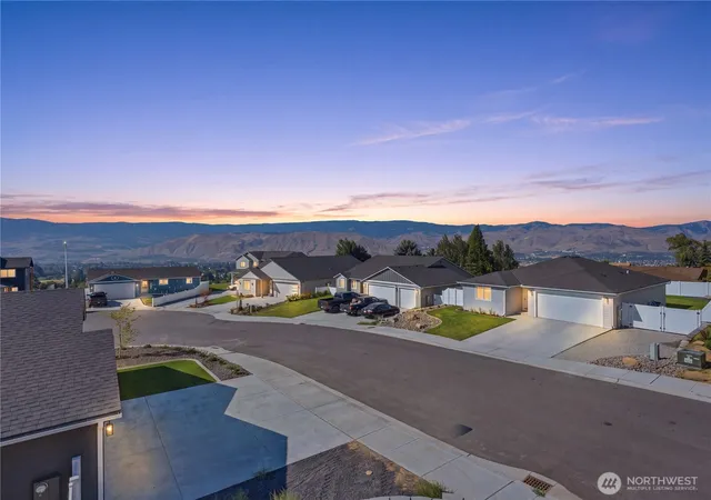 Photo 2 of Single family home for sale at 1948 N Mineral Pl, East Wenatchee, WA 98802 | MLS# NWM2561456 | Listing updated on 2026-09-23