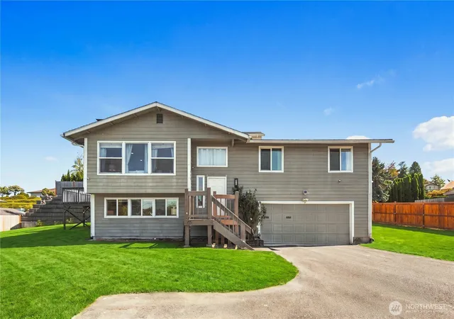 Single family home for sale at 809 19th Avenue SW, Puyallup, WA 98371 | MLS# NWM2561467