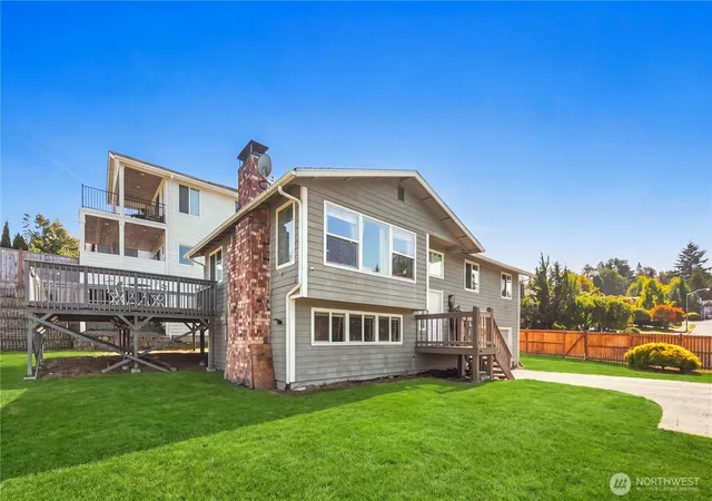 Photo 2 of Single family home for sale at 809 19th Avenue SW, Puyallup, WA 98371 | MLS# NWM2561467 | Listing updated on 2026-10-09