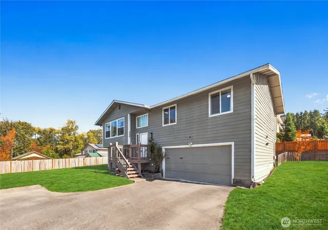 Photo 3 of Single family home for sale at 809 19th Avenue SW, Puyallup, WA 98371 | MLS# NWM2561467 | Listing updated on 2026-10-09