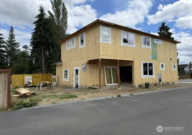 Photo 2 of Sale Pending at 2229 124th Street Se St, Everett, WA 98208 | MLS# NWM2561479 | Listing updated on 2026-10-01