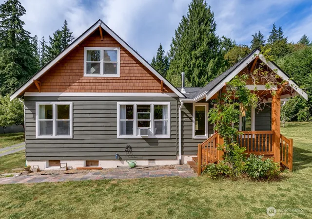 Photo 3 of Single family home for sale at 6827 Lakewood Rd, Stanwood, WA 98292 | MLS# NWM2561488 | Listing updated on 2026-09-23