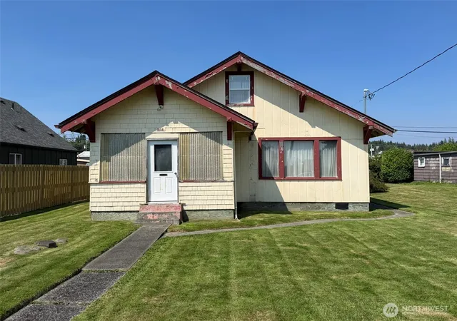 Photo 1 of Single family home for sale at 1808 Pacific Ave, Aberdeen, WA 98520 | MLS# NWM2561512 | Listing updated on 2026-09-19