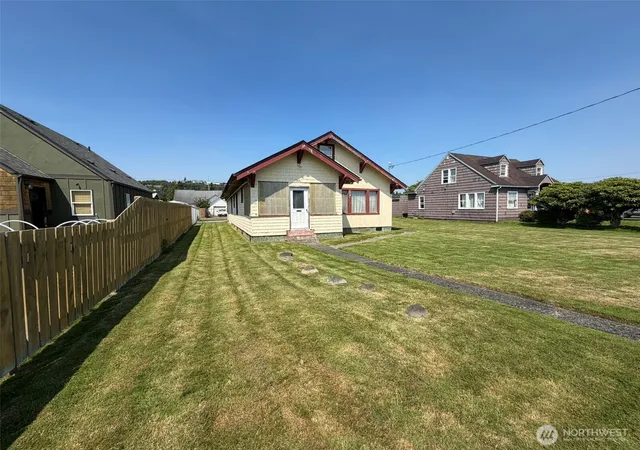 Photo 2 of Single family home for sale at 1808 Pacific Ave, Aberdeen, WA 98520 | MLS# NWM2561512 | Listing updated on 2026-09-19