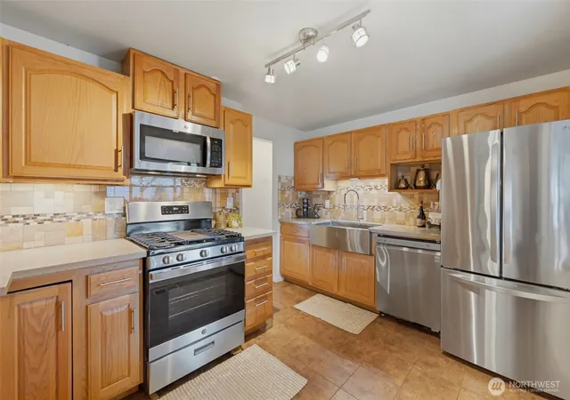Photo 4 of Sale Pending at 34413 28th Place SW, Federal Way, WA 98023 | MLS# NWM2561529 | Listing updated on 2026-09-25