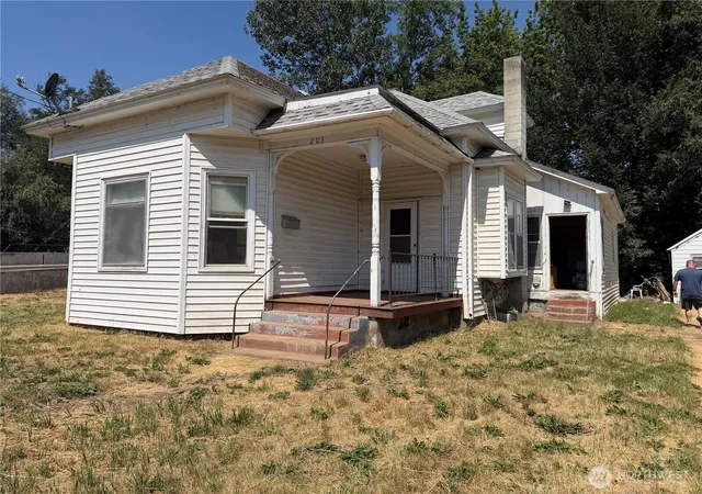 Photo 2 of Sale Pending at 203 E Patit St, Dayton, WA 99328 | MLS# NWM2561536 | Listing updated on 2026-10-07