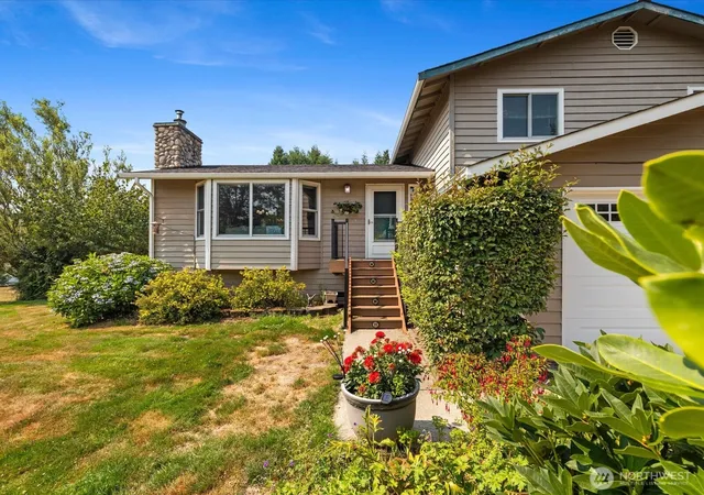 Photo 2 of Sale Pending at 1703 147th Street Nw, Marysville, WA 98271 | MLS# NWM2561561 | Listing updated on 2026-09-25