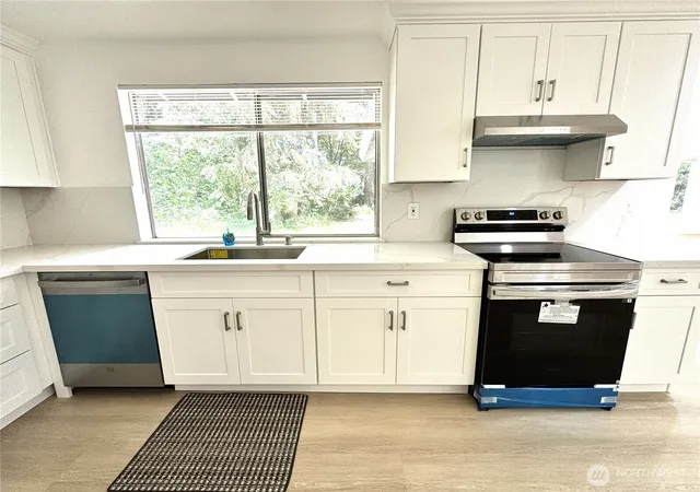 Photo 3 of Sale Pending at 12602 Military Rd E, Puyallup, WA 98374 | MLS# NWM2561599 | Listing updated on 2026-09-29