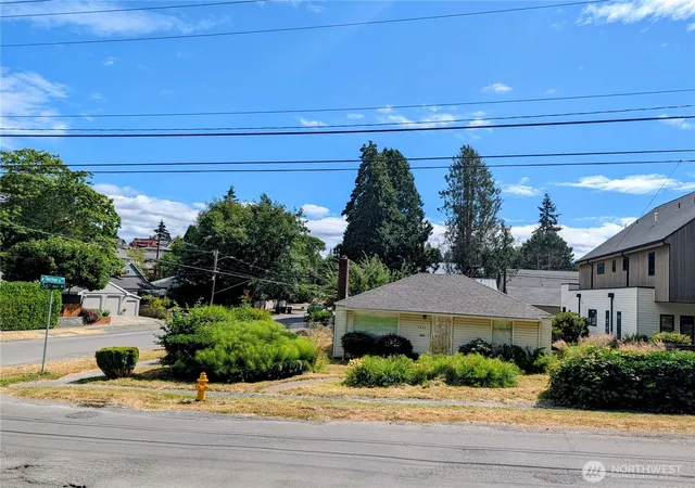 Photo 1 of Townhouse for sale at 3854 36th Avenue W, Seattle, WA 98199 | MLS# NWM2561639 | Listing updated on 2026-09-23