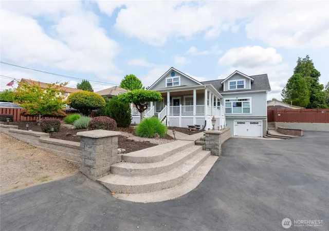 Photo 2 of Sale Pending at 322 Ne Kirby Ave, Castle Rock, WA 98611 | MLS# NWM2561644 | Listing updated on 2026-09-30