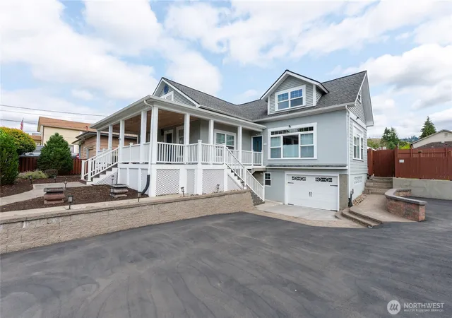 Photo 3 of Sale Pending at 322 Ne Kirby Ave, Castle Rock, WA 98611 | MLS# NWM2561644 | Listing updated on 2026-09-30